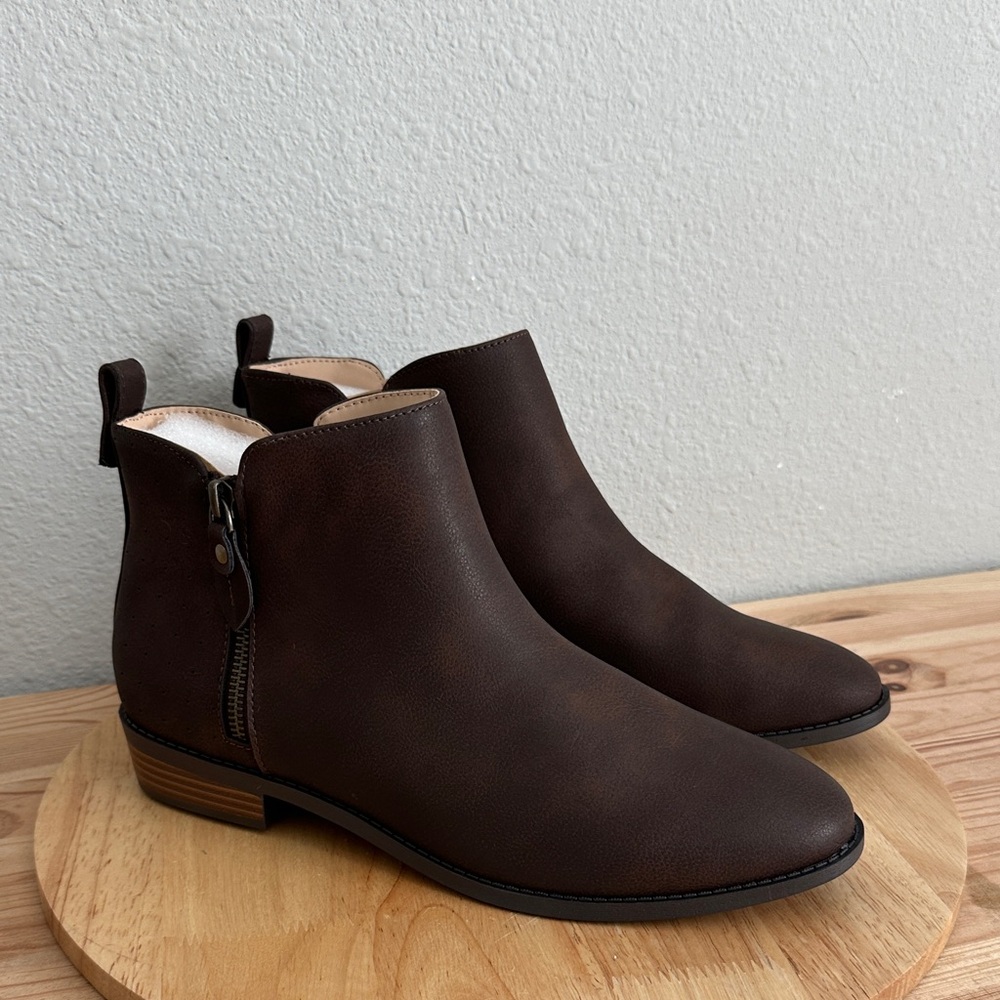 Journee Collection Womens Ellis Stacked Heel Booties new vintage Chocolate 10W